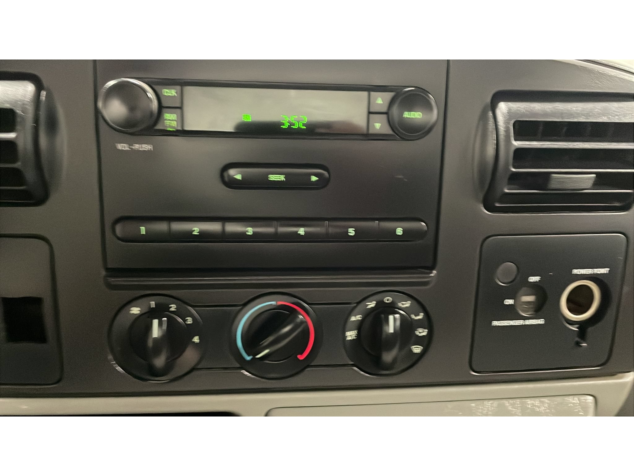 Used 2006 Ford F250 4x4 Regular Cab Super Duty image 12