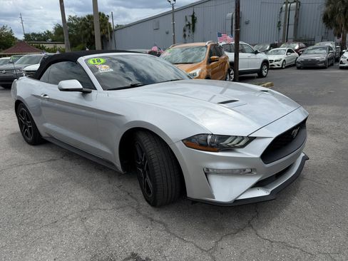 Used 2018 Ford Mustang Premium RWD image 4