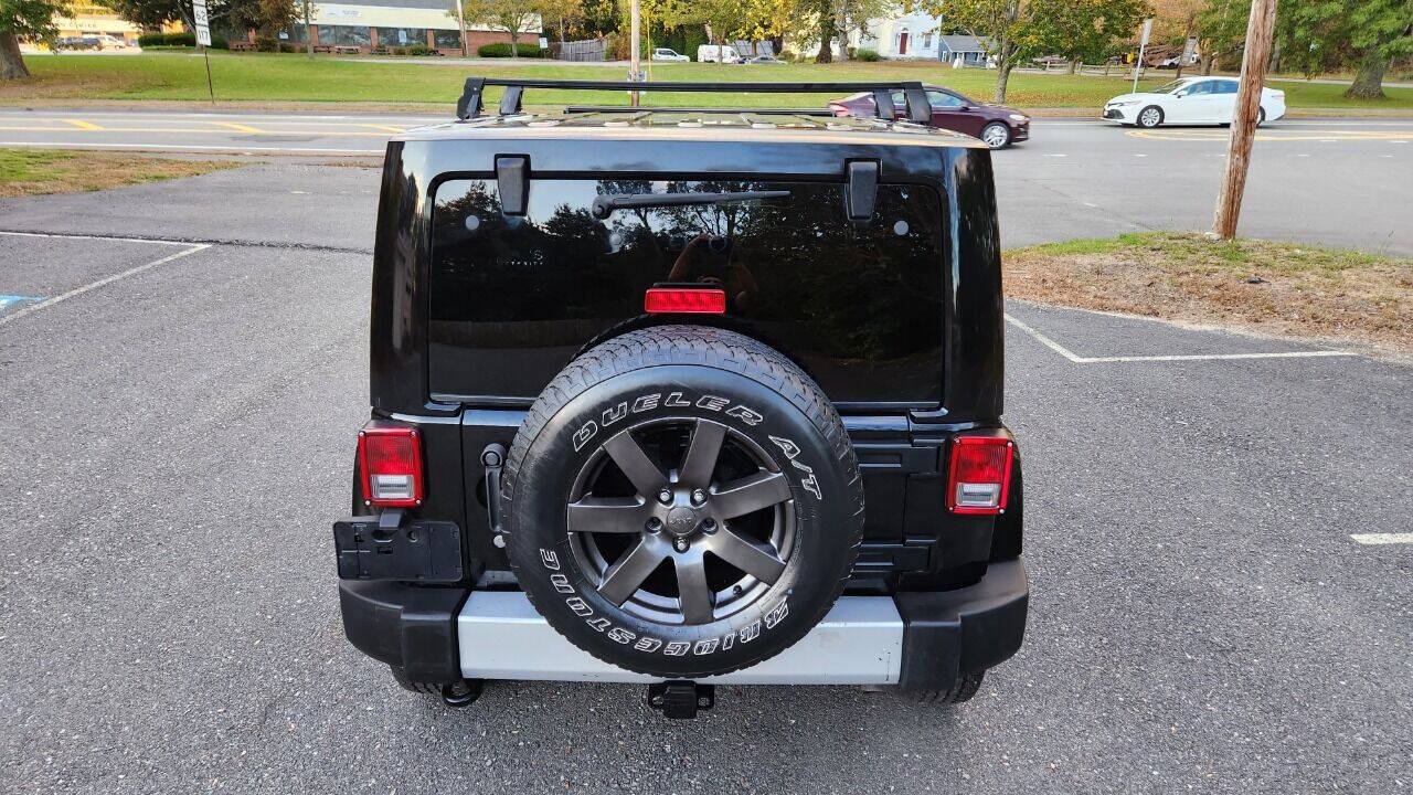 Used 2015 Jeep Wrangler Unlimited Sahara AWD/4WD image 14