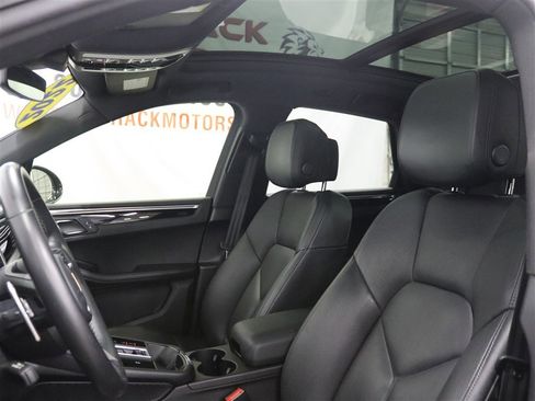 Used 2022 Porsche Macan AWD/4WD image 16