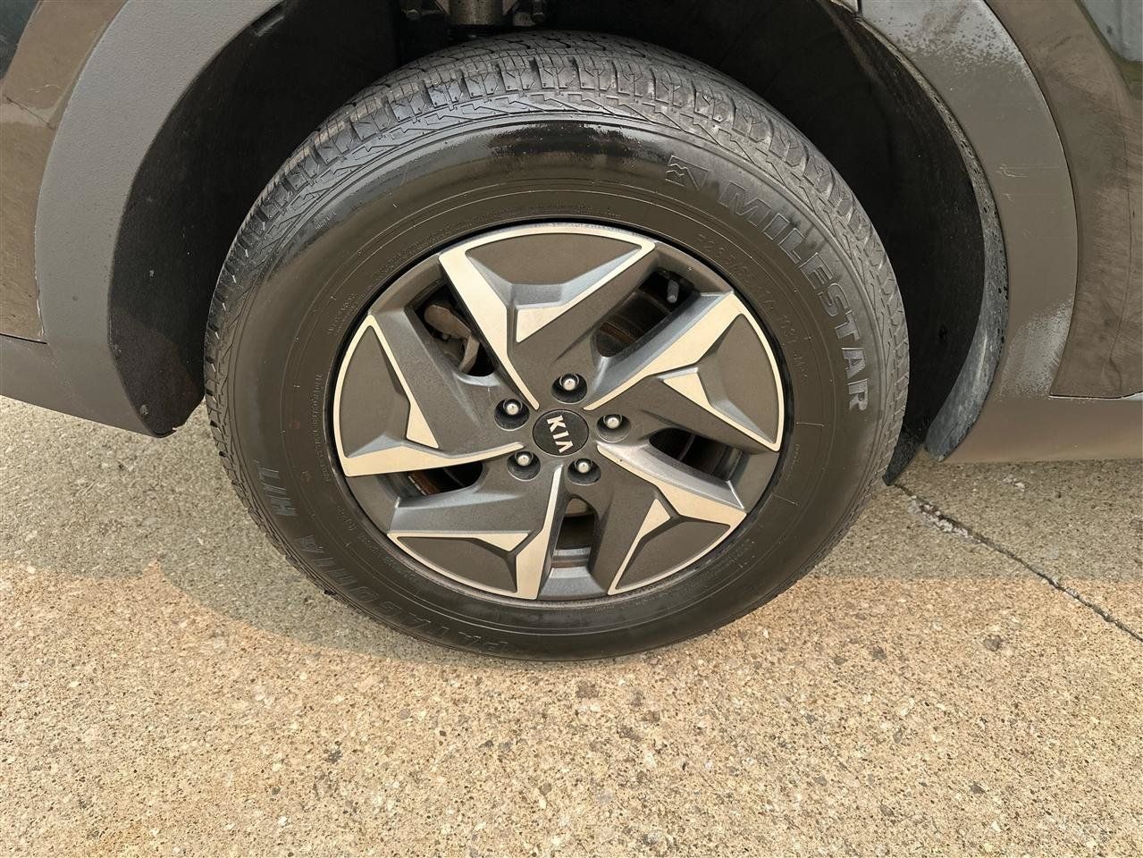 Used 2021 Kia Sorento S FWD image 26