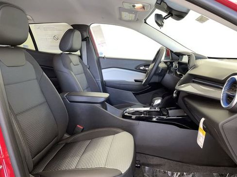 New 2026 Chevrolet Trax LT w/ Driver Confidence Package FWD image 21