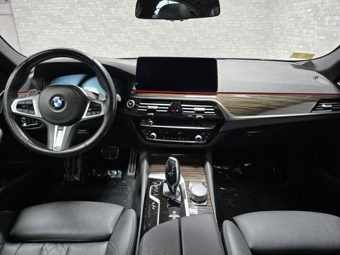 Used 2021 BMW 530e xDrive w/ M Sport Package image 38
