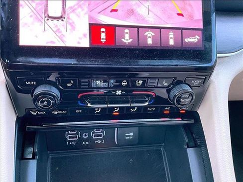 Used 2025 Jeep Grand Cherokee Limited w/ Luxury Tech Group II RWD image 24