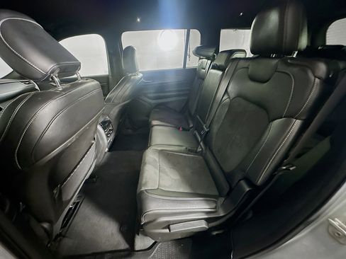 Used 2024 Jeep Grand Cherokee L Laredo image 27