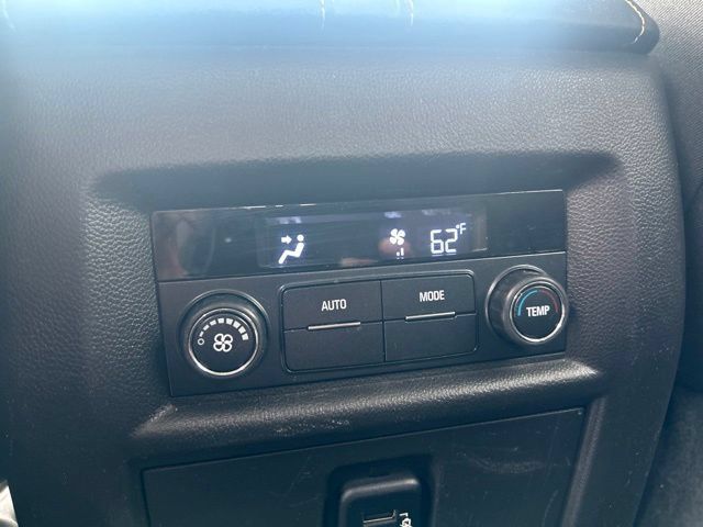Used 2018 Chevrolet Traverse LT FWD image 18