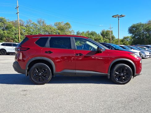 Used 2022 Nissan Rogue SV image 7