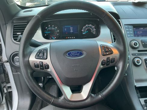 Used 2016 Ford Taurus SEL image 9