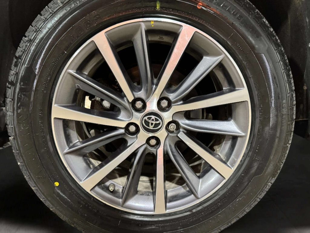 Used 2019 Toyota Highlander XLE AWD/4WD image 35