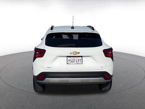 Used 2025 Chevrolet Trax LT FWD image 12