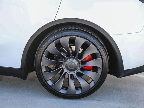 Used 2024 Tesla Model Y Performance AWD/4WD image 11