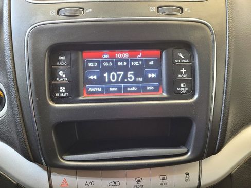 Used 2018 Dodge Journey SE image 25