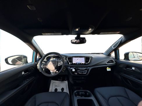 New 2026 Chrysler Pacifica Select image 22