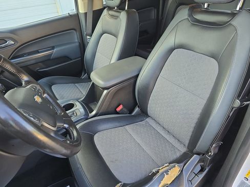Used 2015 Chevrolet Colorado Z71 AWD/4WD image 12