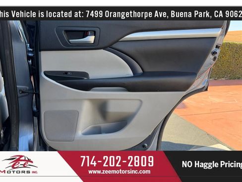 Used 2018 Toyota Highlander XLE w/ Carpet Mat Package (TMS) image 25