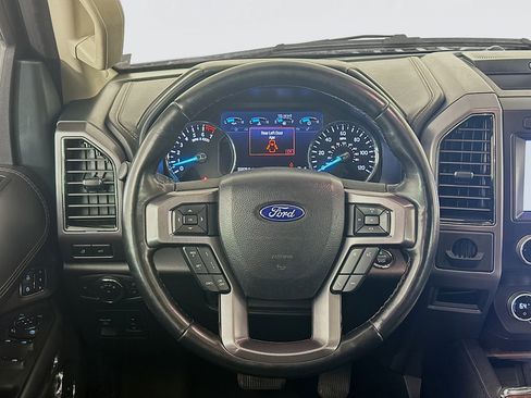 Used 2021 Ford Expedition Platinum image 18