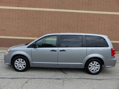 Used 2019 Dodge Grand Caravan SE w/ UConnect Hands-Free Group FWD image 6