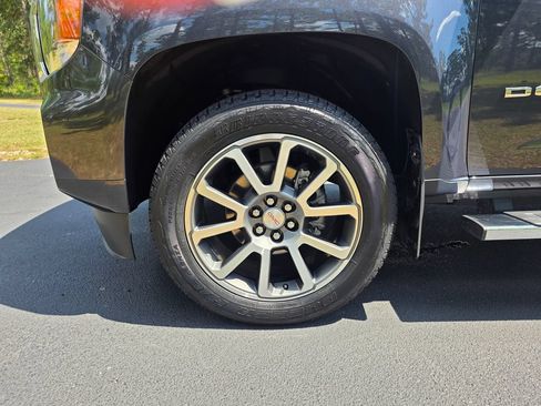 Used 2022 GMC Canyon Denali RWD image 9