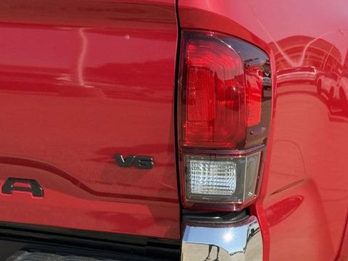 Used 2022 Toyota Tacoma SR5 RWD image 6