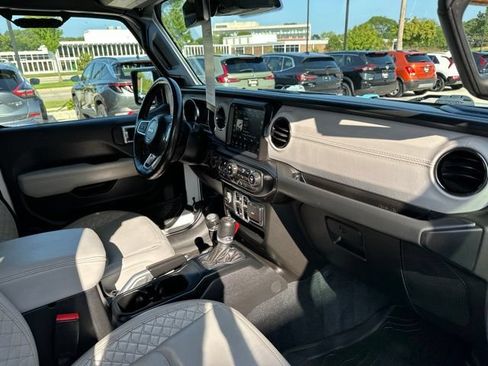 Used 2022 Jeep Wrangler Unlimited Sahara AWD/4WD image 18