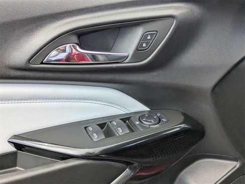 Used 2025 Chevrolet Trax LT w/ LT Convenience Package image 16