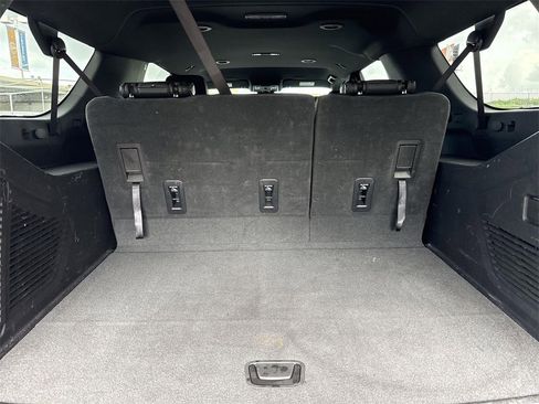 Used 2025 Chevrolet Suburban Z71 image 23