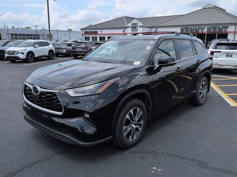 Certified 2025 Toyota Highlander XLE AWD/4WD image 3