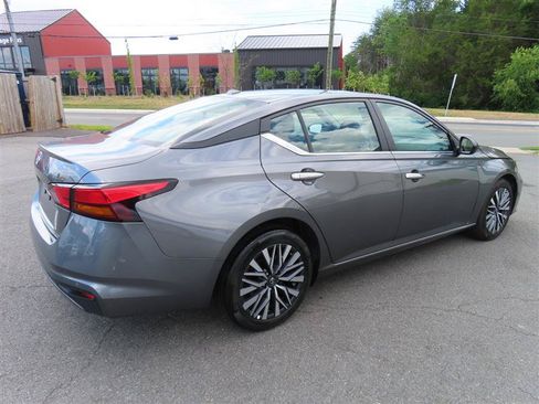 Used 2025 Nissan Altima 2.5 SV FWD image 15