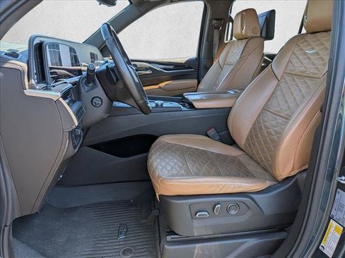 Used 2021 Cadillac Escalade ESV Sport w/ Driver Assist Tech Package AWD/4WD image 16
