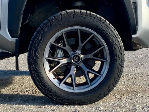 Used 2024 Toyota Tacoma TRD Off-Road image 18