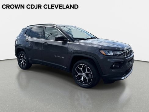 Used 2024 Jeep Compass Limited AWD/4WD image 2