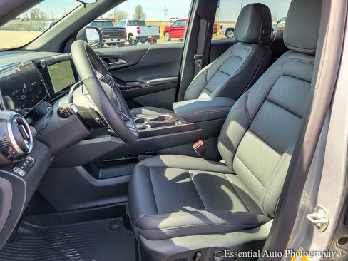 New 2026 Chevrolet Equinox LT w/ Convenience Package II AWD/4WD image 8