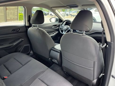 Used 2025 Nissan Altima 2.5 SV FWD image 24