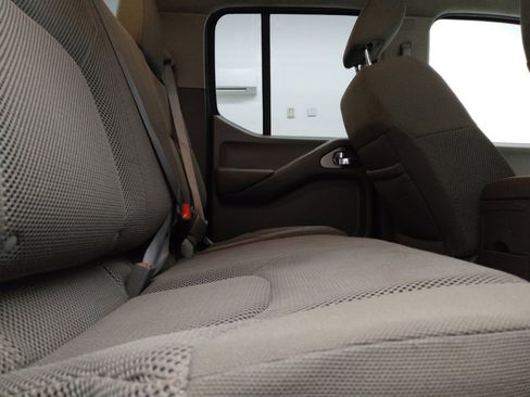 Used 2016 Nissan Frontier SV w/ SV Value Truck Package RWD image 19