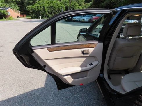 Used 2014 Mercedes-Benz E 350 4MATIC Sedan image 11