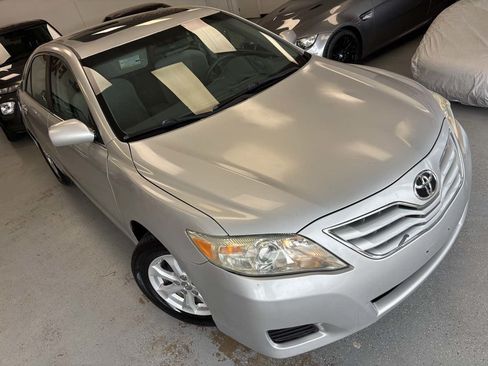 Used 2011 Toyota Camry LE w/ LE Extra-Value Pkg FWD image 7
