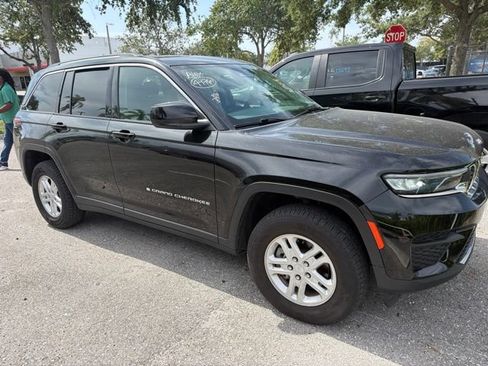 Used 2024 Jeep Grand Cherokee Laredo AWD/4WD image 6