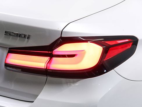 Certified 2023 BMW 530i w/ Premium Package RWD image 7