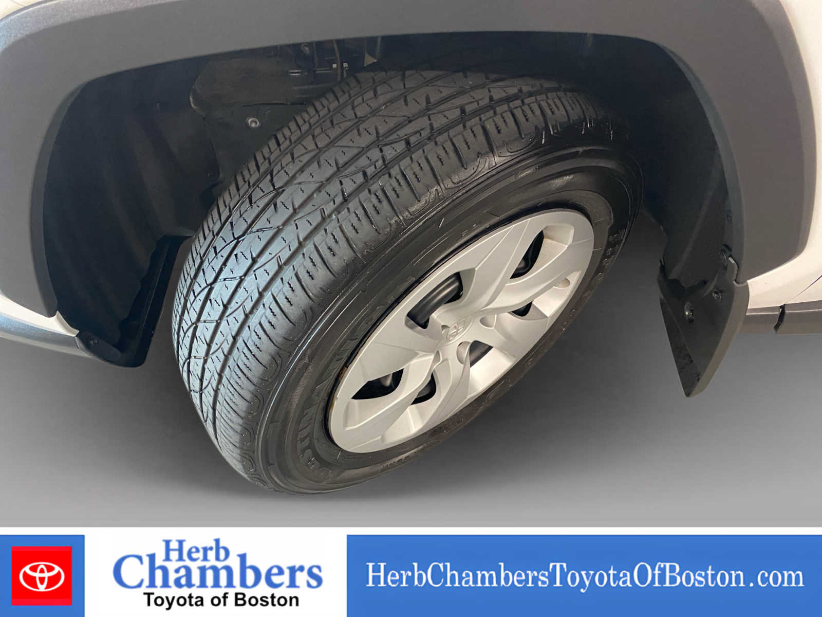 Used 2023 Toyota RAV4 LE AWD/4WD image 9