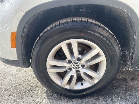 Used 2017 Volkswagen Tiguan Limited image 10