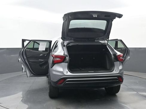 Used 2026 Chevrolet Trax RS w/ Sunroof Package FWD image 35