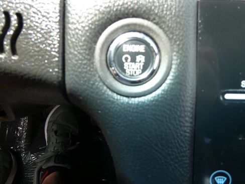 Used 2019 Ford Taurus Limited image 17