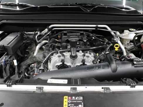 Used 2026 Chevrolet Colorado ZR2 w/ Technology Package AWD/4WD image 37