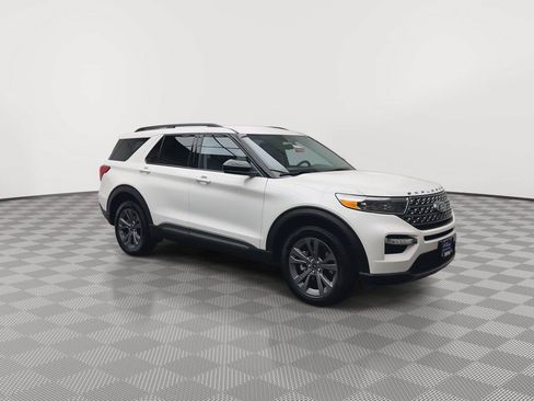 Certified 2023 Ford Explorer XLT w/ Equipment Group 202A AWD/4WD image 33