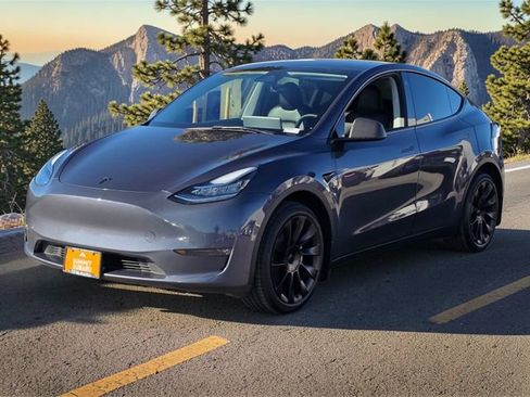 Used 2023 Tesla Model Y Long Range image 3