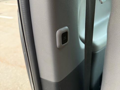 Used 2015 Toyota Sienna XLE image 17