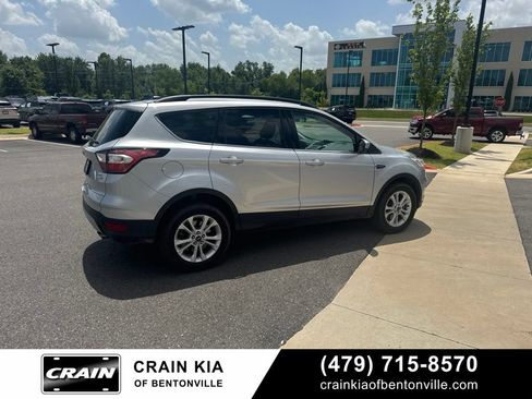 Used 2018 Ford Escape SE AWD/4WD image 4