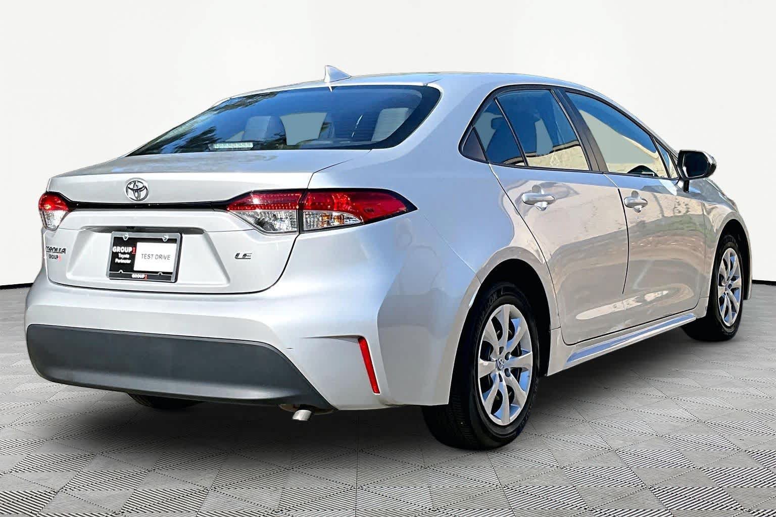 Used 2025 Toyota Corolla LE FWD image 13