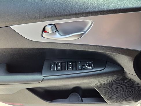 Used 2024 Kia Forte LXS w/ LXS Technology Package FWD image 18