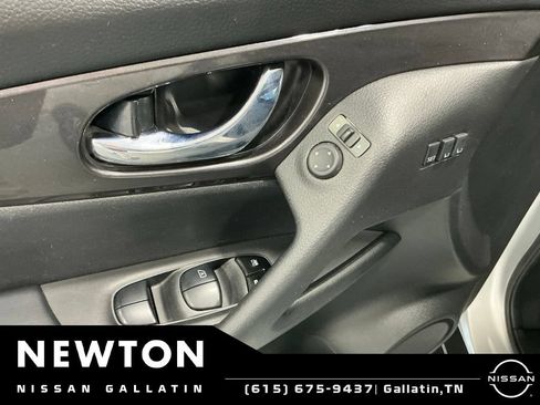 Used 2019 Nissan Rogue SV w/ Sun & Sound Touring Package FWD image 35